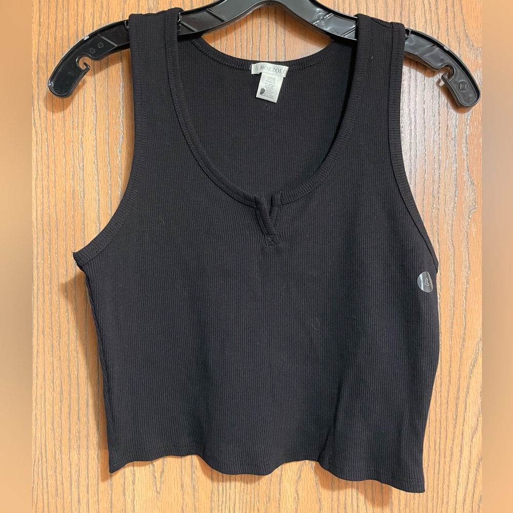 Black Cropped Tank with Ribbed Texture